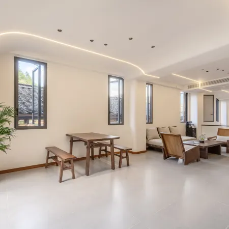 Yuefeng Light Luxury Hotel (Xijiang Qianhu Miao Village Scenic Area Liuhao Fengyuqiao)