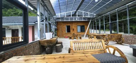 Haba Snow Mountain Yunjian Shanye Boutique Homestay Отели рядом с достопримечательностью «Habacun»