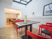 Tekes Manshan Homestay (Shengshi Huajiang Bagua City Night Scenic Area) Hotel di Tekes
