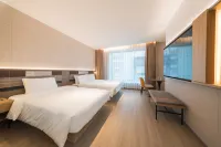 Homeinn Plus Hotel (Ruili Fortune Plaza Nongmo Lake Park) - parking