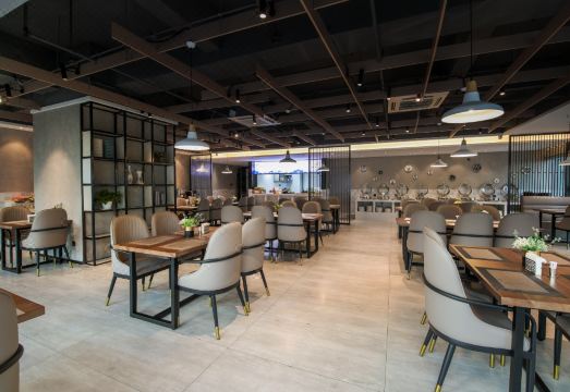 선전 유에차오 호텔의 깔끔한 로비