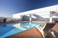 Stamford Plaza Sydney Airport Hotel & Conference Centre - Rooftop Pools