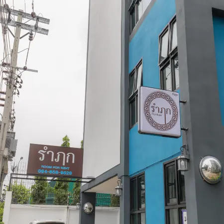 Rumluek Bangkok Отели рядом с достопримечательностью «Школа Саравиттая»