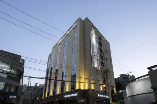 西面棕色點點商務飯店