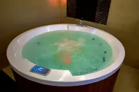 Royal Swiss Lahore - Hot Tub