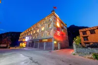Super 8 Hotel (Entrance to Daocheng Yading Scenic Area) - Pet Friendly