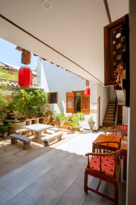 Yunmo Chinese Inn (Jianshui Ancient Town Zhu Family Garden)