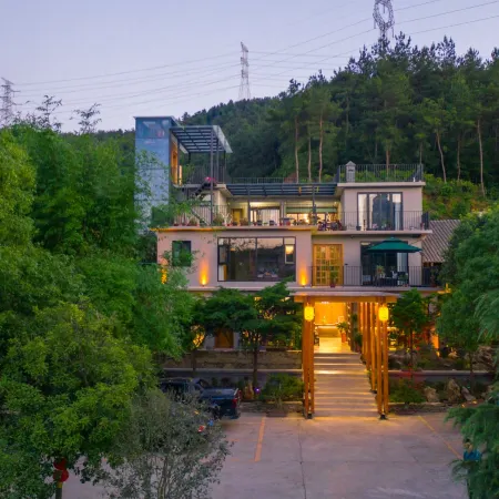 Yiyun Country House (Wudang Mountain Entrance Store)