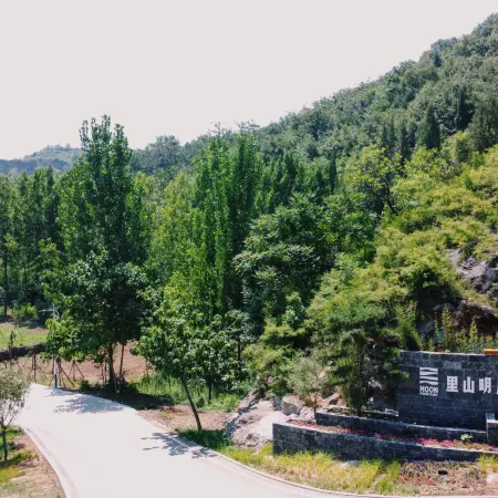 the Lishan Bright Moon Hotel
