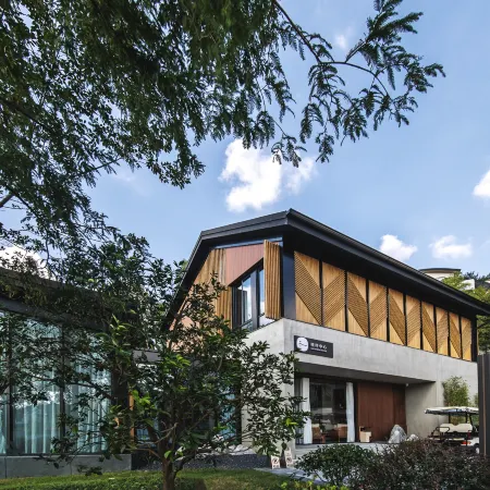 PEIYILODGE LINGFENG