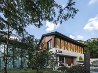 PEIYILODGE LINGFENG Hotels near Caribiland