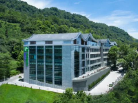 Holiday Inn Resort MENGDING MOUNTAIN by IHG Hotels near Mengding Mountain