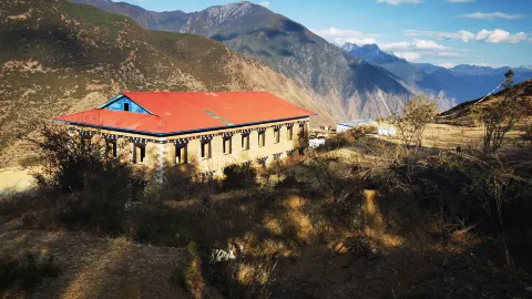 locke line villa in Мули