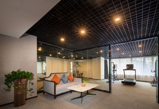 Rezen Dong Hotel (Baoding High-tech Zone Baobai Shopping Plaza Branch) Hotel Overview