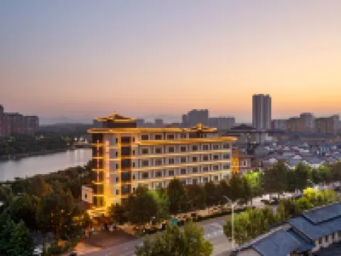 Ramada Encore by Wyndham Linqu Downtown Hotels in Linqu