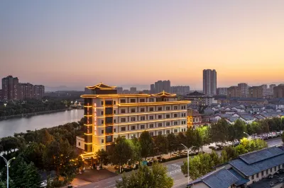 Ramada Encore by Wyndham Linqu Downtown Các khách sạn ở Lâm Cù