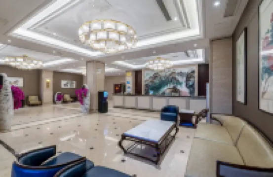 Huzhou Wells Hotel (Zhili Wuyue Plaza China Children's Wear City)