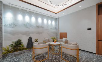 Qingmu Platinum Hotel (Nanjing Longhua Road Metro Station Jiangpu Bus Station)