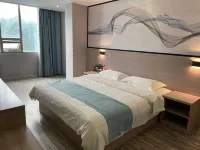 Zhubao Hotel (Wuzhou Municipal Plaza Center Branch)