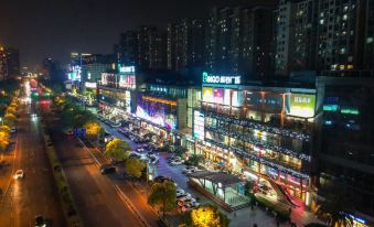 STAR HOTEL (Shanghai Hongqiao Weining Road Subway Station)