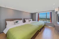 Sea Time Resort Hotel (Shanwei high-speed railway station)