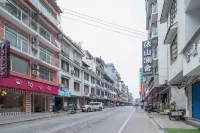 Cute Cat Theme Hotel (Yangshuo West Street Branch)