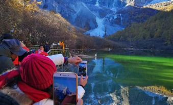 Shanbara Homestay (Daocheng Yading Visitor Center)