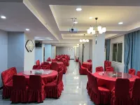 Hongcheng Hotel - parking