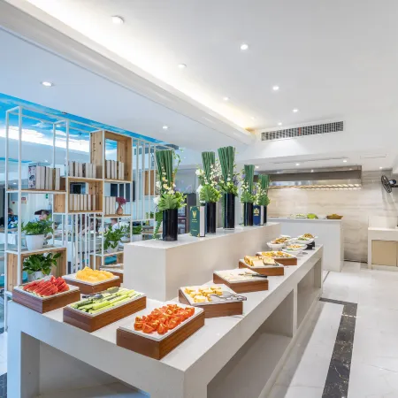 Ling Shang Hotel (Yiwu International Trade City)