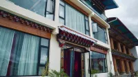Shangri-La Xiangbai Tibetan Art Academy Hotels near Songzanlin Scenic Spot