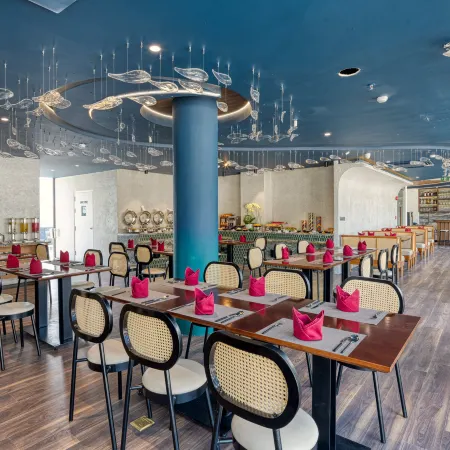 The Almin Hotel Отели рядом с достопримечательностью «Бухта Халонг»