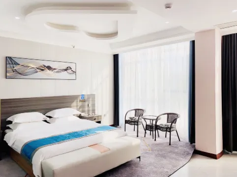 THE GOLDEN PALACE HOTEL