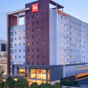 Ibis Surabaya City Center Hotel dekat Stasiun Kereta Gubeng