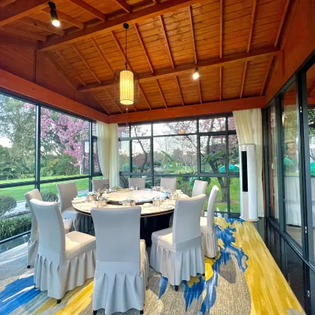 Lakeview Hotel