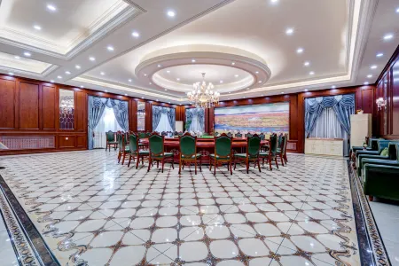 Manzhouli Friendship Hotel Отели рядом с достопримечательностью «Manchuria Boundary Gate»