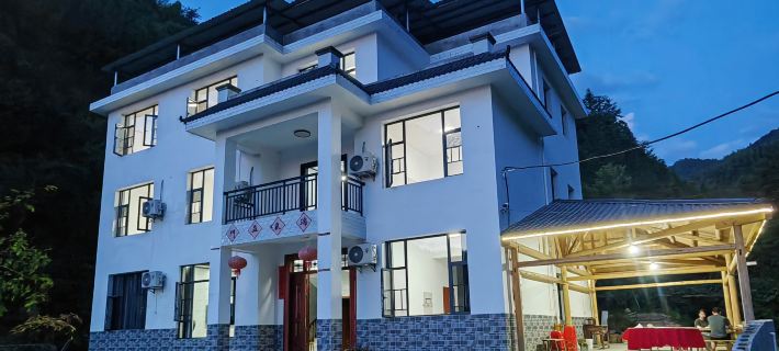 Shennonggu Qingyuan No.11 Homestay Hotels in Yanling