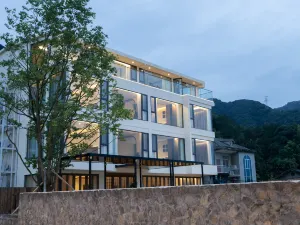 青青溪岸|360°無邊泳池·一線江景度假美宿