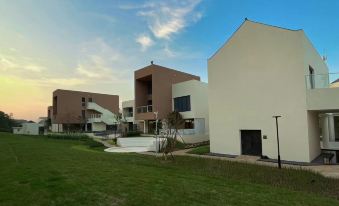 The General's Hometown GeDa Courtyard