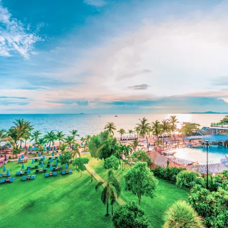 Pinnacle Grand Jomtien Resort and Beach Club Отели рядом с достопримечательностью «Парк Юрского Периода»