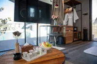 Trip.com Group Country Retreats (Dihua Earth-house Joint Resort) Hotel di Danfeng