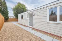 Elfleda Stay - Modern 5 Bedroom House with Parking - Bungalows