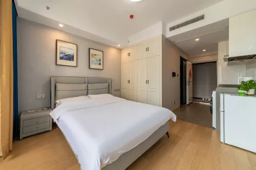 Yancheng goodnight Cinema Apartment (Zhongnan Century City Branch)