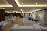 Hotel the Evergrand Palace Hotels in Раджкот