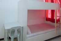 RedDoorz @ Rachael Pension House Các khách sạn ở Santander