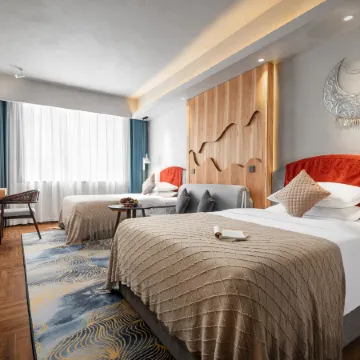 Sunny Day designer art space residential accommodation (Libo food street shop)