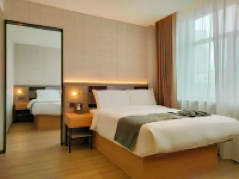 Homeinn Plus（Mishan Railway Station Dong'an Street Department Store） Hotels in Mishan