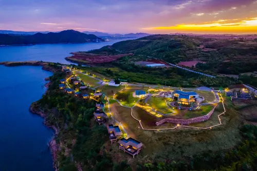 Trip.com Group Country Retreats (Henan Ruyang Waterside) - parking