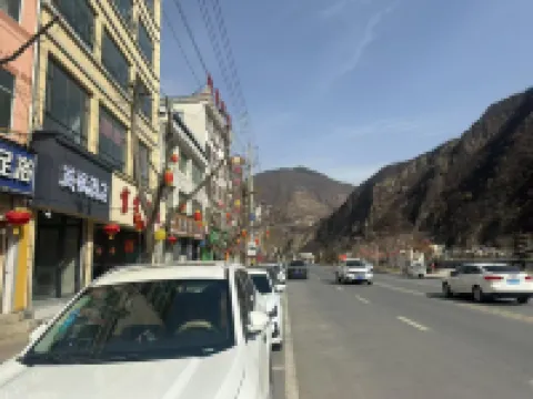 Lanfeng Hotel (Longnan Tanchang Guan'egou Bridge)