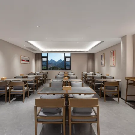 QIANNA HOTEL GLORIOUS (Song County Che Village Branch)