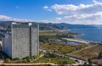 Aimeng Lakeview Resort Hotel (Moon Bay Wetland Park) فنادق في 